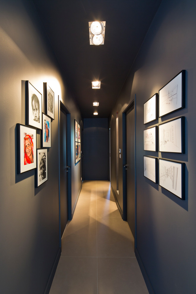 グルノーブルにあるコンテンポラリースタイルのおしゃれな廊下の写真