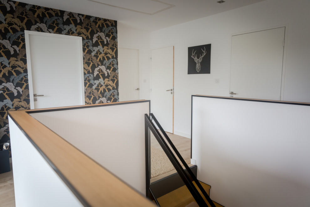 Hallway - mid-sized contemporary hallway idea in Rennes
