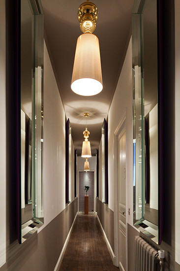 Inspiration for a contemporary hallway remodel in Paris