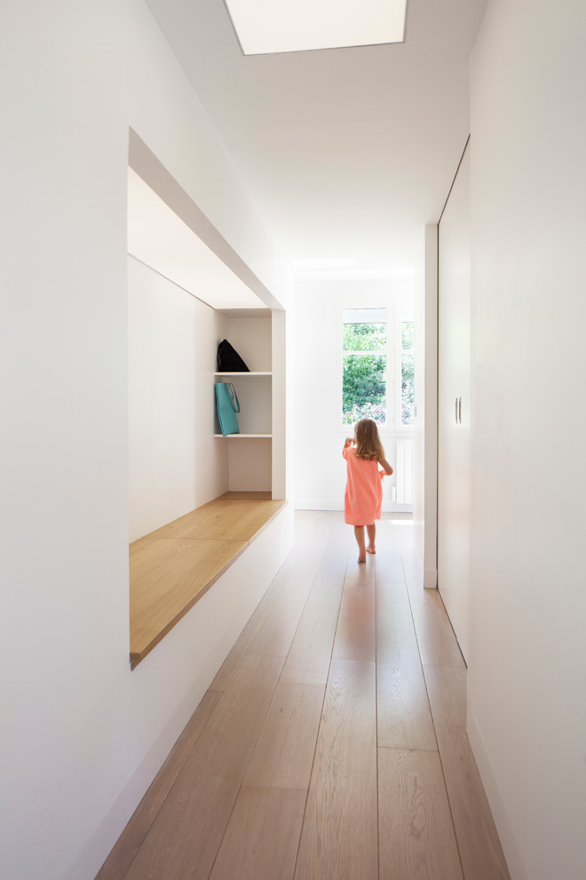 Inspiration för mellanstora minimalistiska hallar