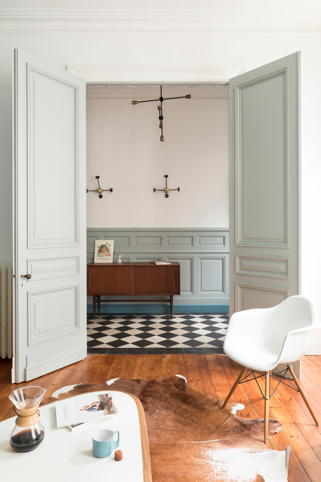 Inspiration for a scandinavian hallway remodel in Bordeaux