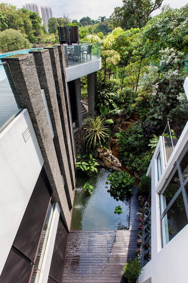 Inspiration for a contemporary patio remodel in Singapore