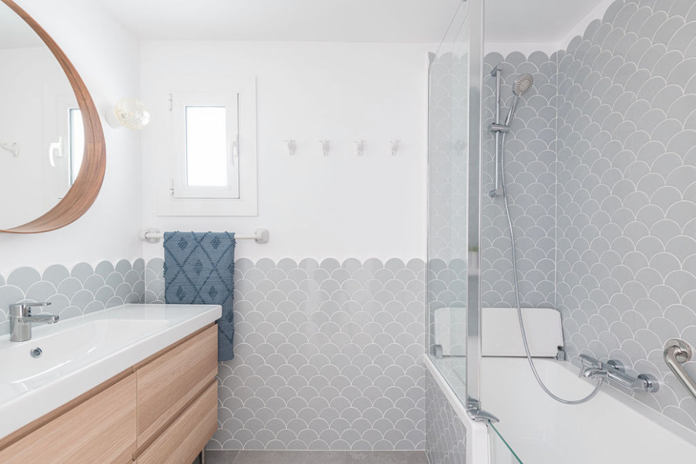 Inspiration för små medelhavsstil en-suite badrum