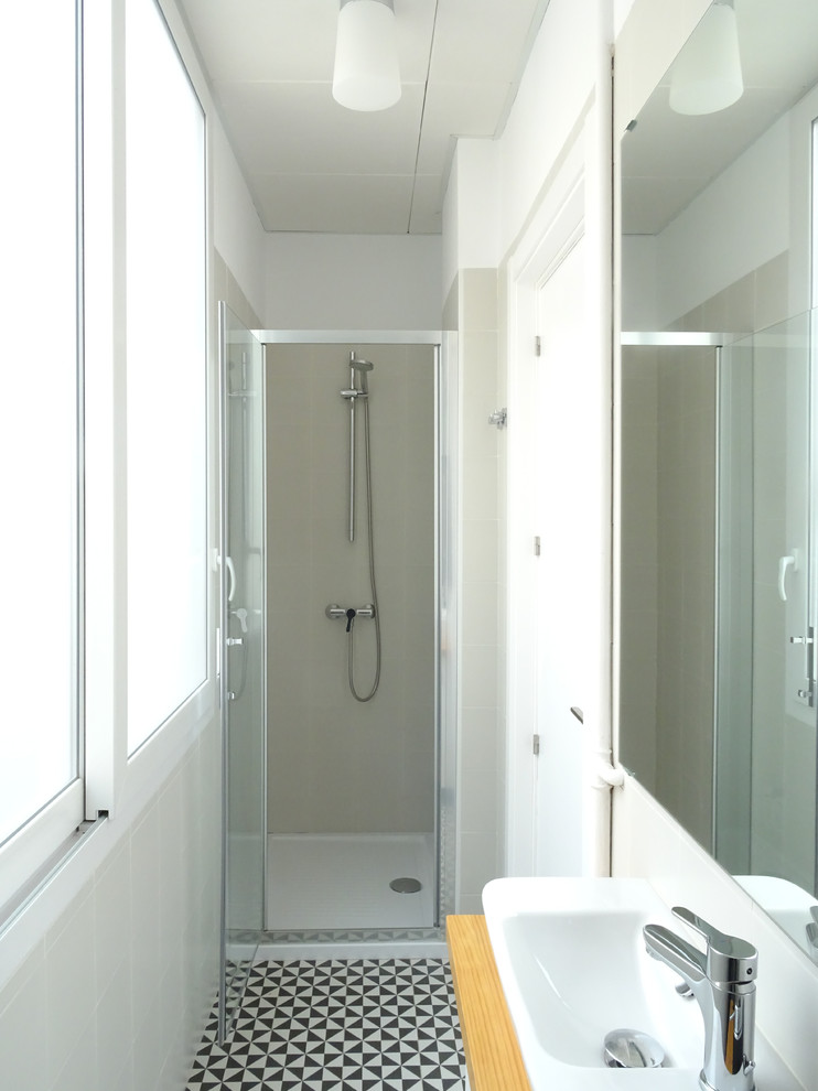 Medium sized scandinavian shower room bathroom in Alicante-Costa Blanca with freestanding cabinets, white cabinets, a built-in shower, a one-piece toilet, black and white tiles, ceramic tiles, black walls, ceramic flooring, a vessel sink, wooden worktops, black floors and a sliding door.