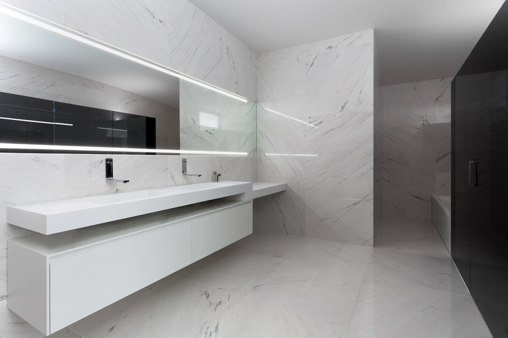 バレンシアにあるコンテンポラリースタイルのおしゃれな浴室の写真