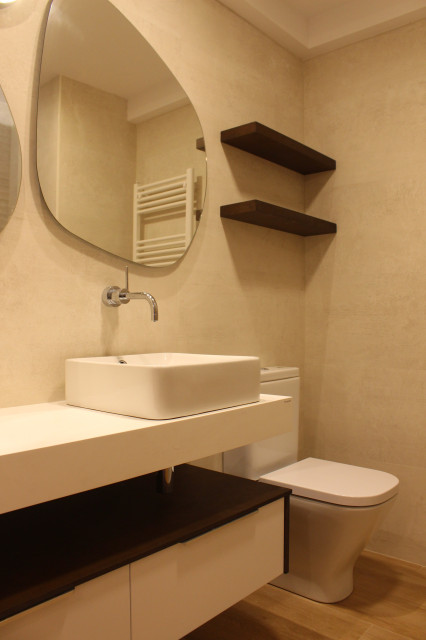 Baño con baldas como jaboneras en la ducha. - Contemporary - Bathroom -  Bilbao - by UGON interiorismo