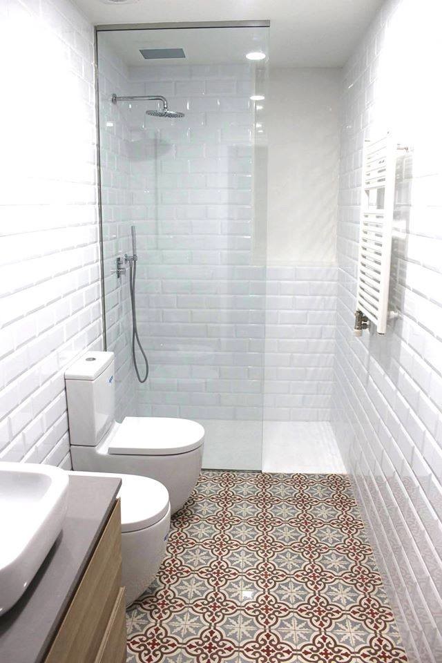 Foto di una piccola stanza da bagno contemporanea