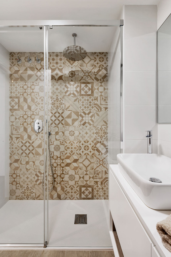 This is an example of a medium sized scandi ensuite bathroom in Alicante-Costa Blanca with flat-panel cabinets, white cabinets, a built-in shower, a wall mounted toilet, beige tiles, ceramic tiles, white walls, porcelain flooring, a vessel sink, wooden worktops, brown floors, a sliding door, white worktops, a single sink and a built in vanity unit.