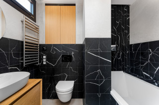 Fotos de baños | Diseños de baños con baldosas y/o azulejos blancas y  negros y paredes negras - Noviembre 2022 | Houzz ES