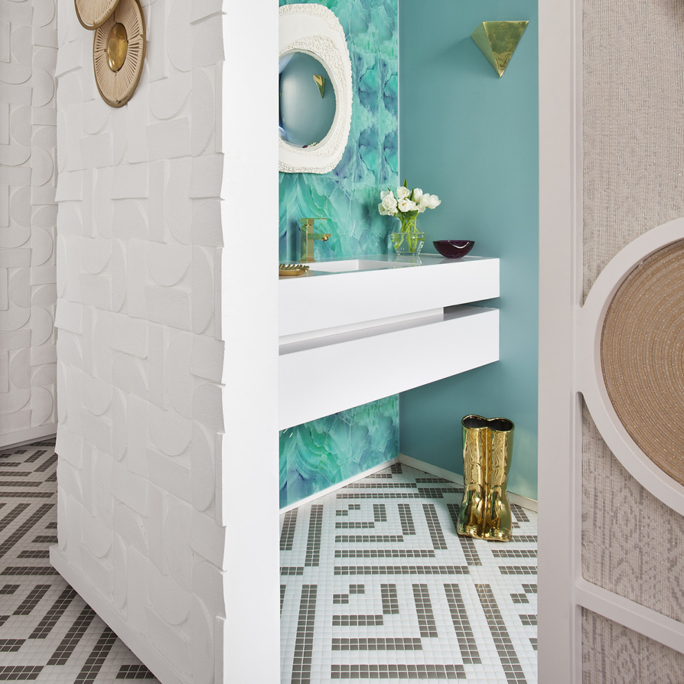 Ejemplo de cuarto de baño moderno con baldosas y/o azulejos grises, suelo con mosaicos de baldosas y suelo gris