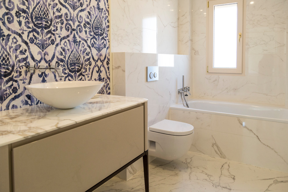Design ideas for an eclectic bathroom in Madrid.