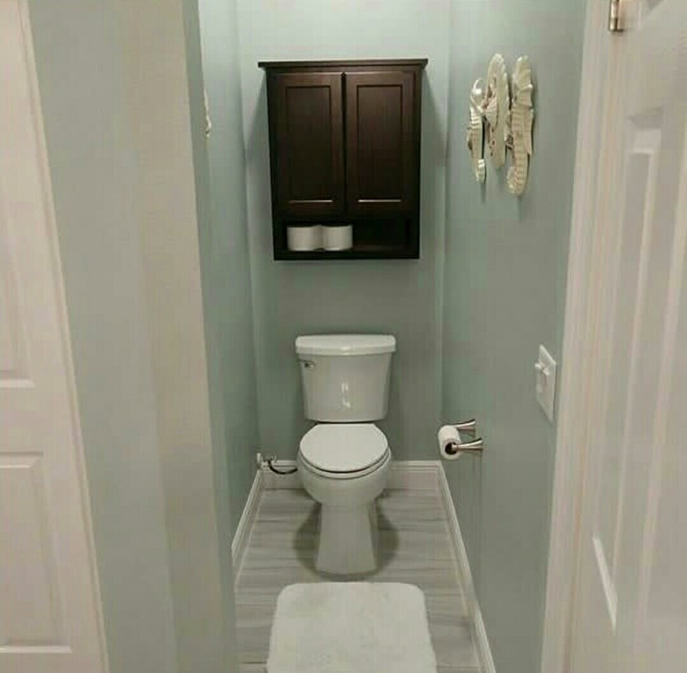 Immagine di un bagno di servizio minimal