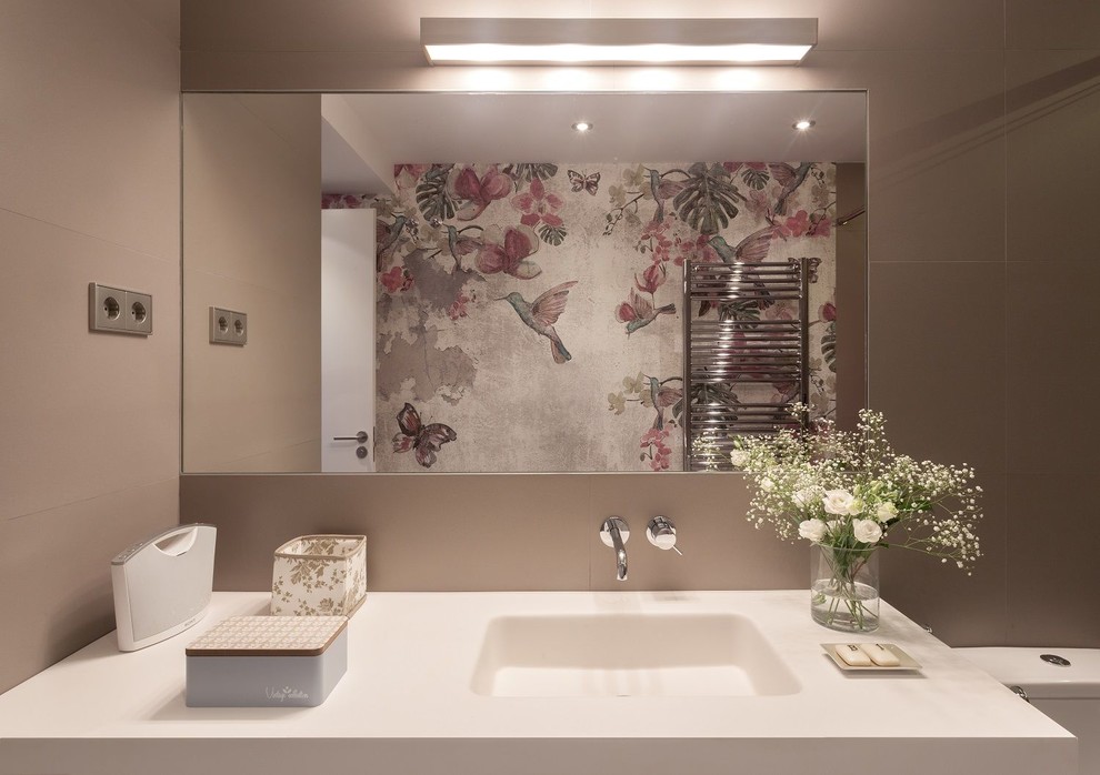 Example of a cottage chic bathroom design in Madrid