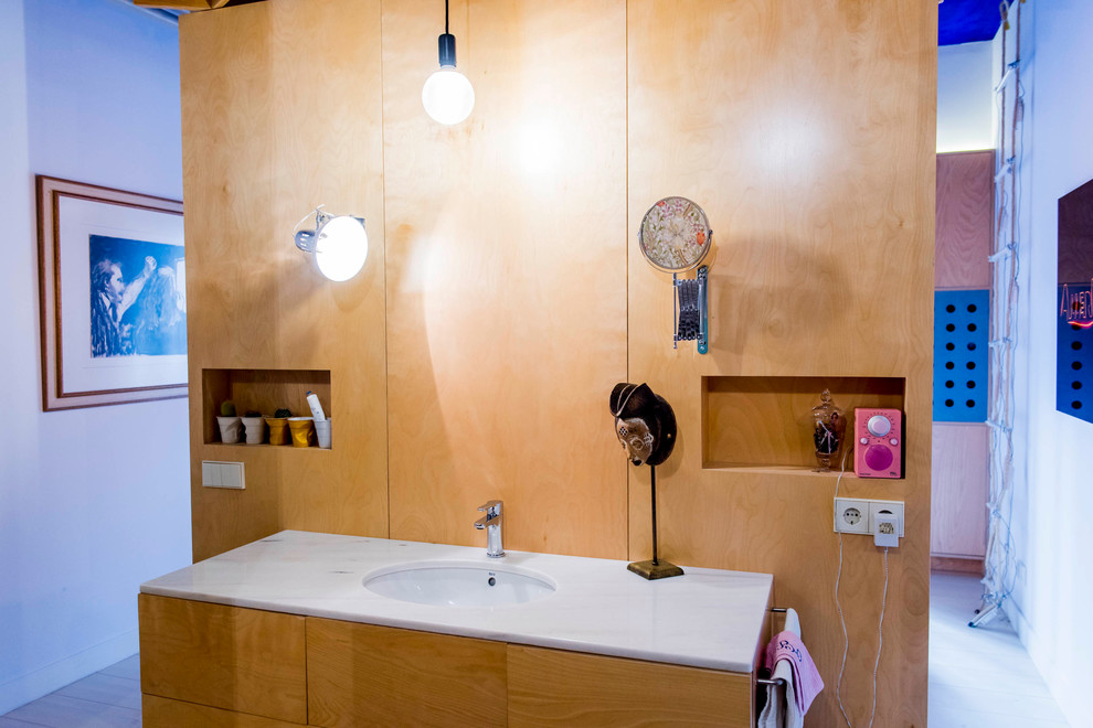 マドリードにあるエクレクティックスタイルのおしゃれな浴室の写真