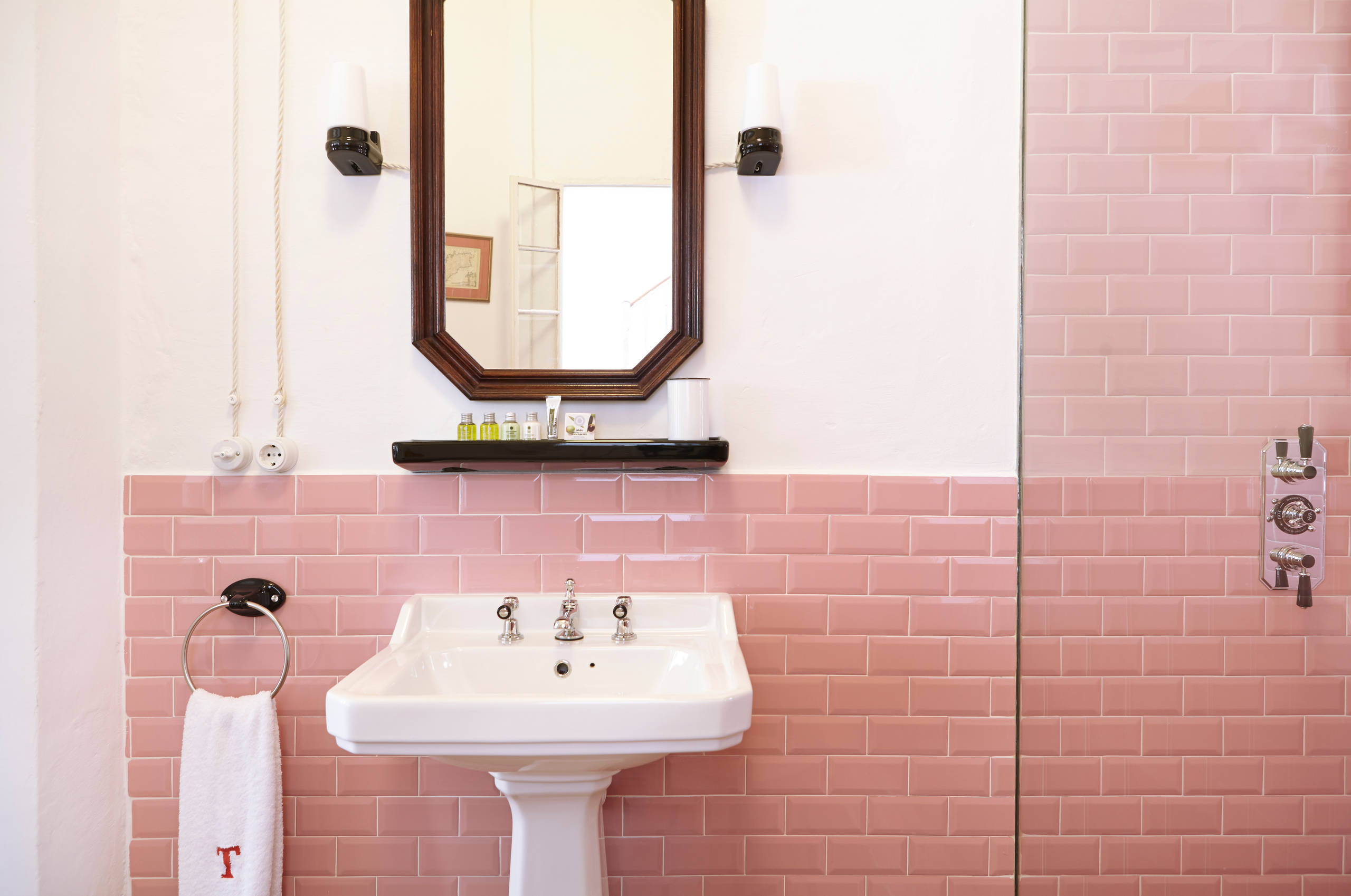 Wonderful pink pedestal sink for sale 75 Beautiful Pink Bathroom With A Pedestal Sink Pictures Ideas August 2021 Houzz