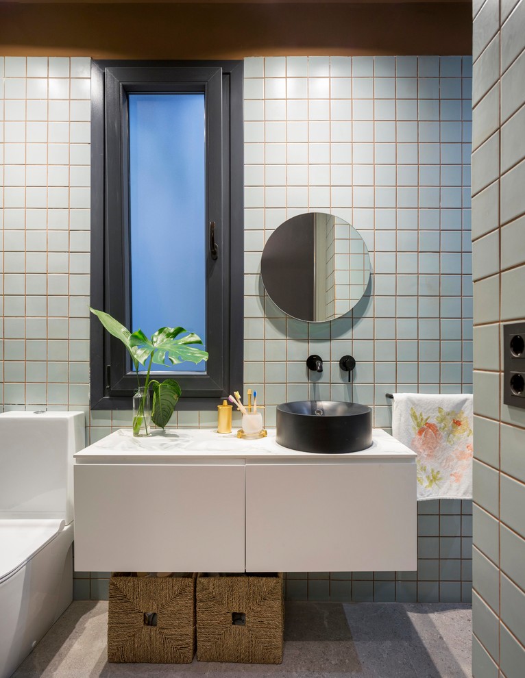 ビルバオにあるコンテンポラリースタイルのおしゃれな浴室の写真