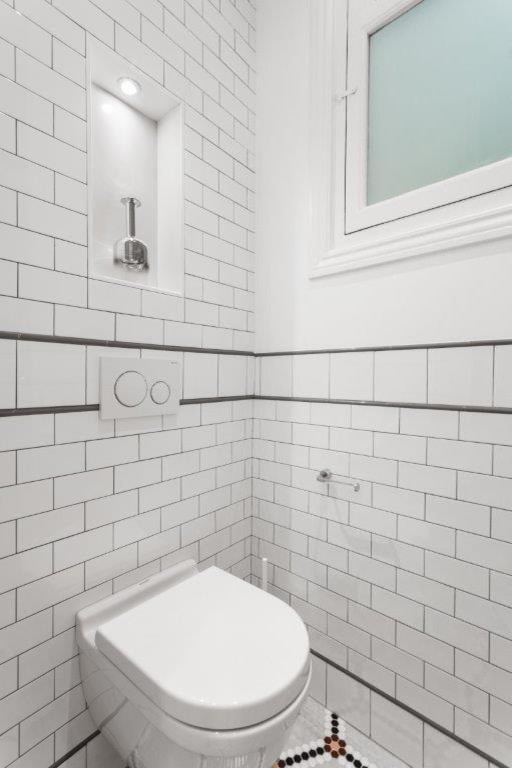 This is an example of a scandinavian bathroom in Barcelona with white tiles, mosaic tiles, mosaic tile flooring and white floors.