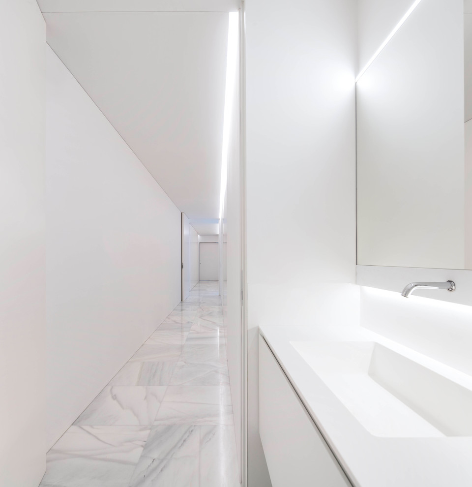 Design ideas for a modern bathroom in Valencia.