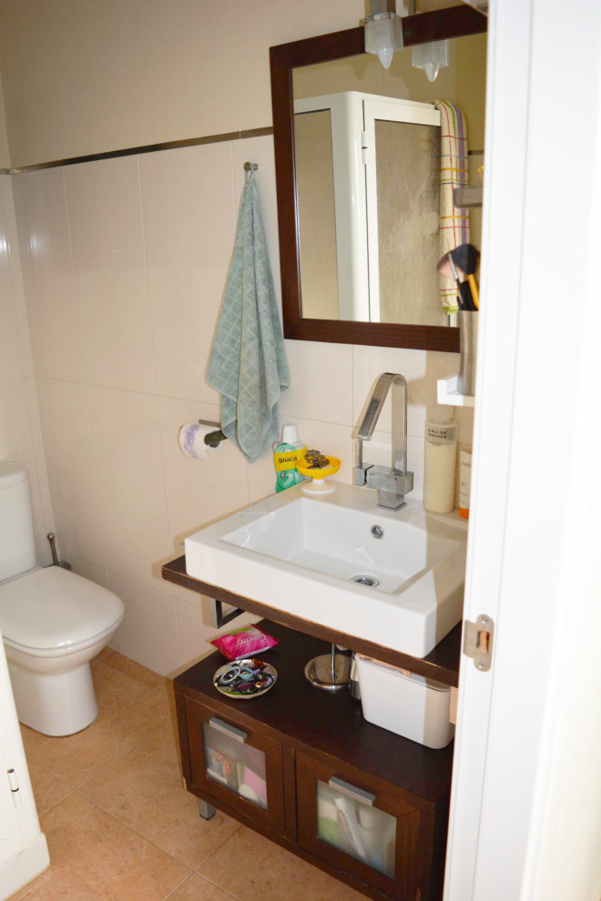 Foto de cuarto de baño principal y flotante actual pequeño