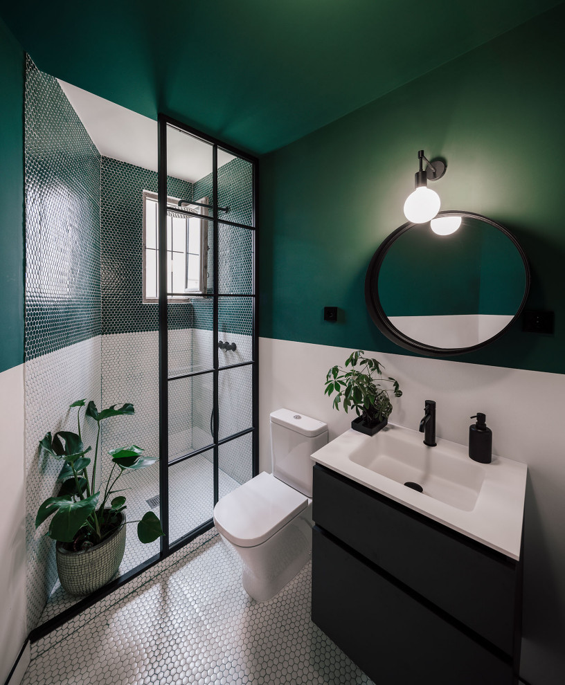 Immagine di una stanza da bagno con doccia tradizionale di medie dimensioni