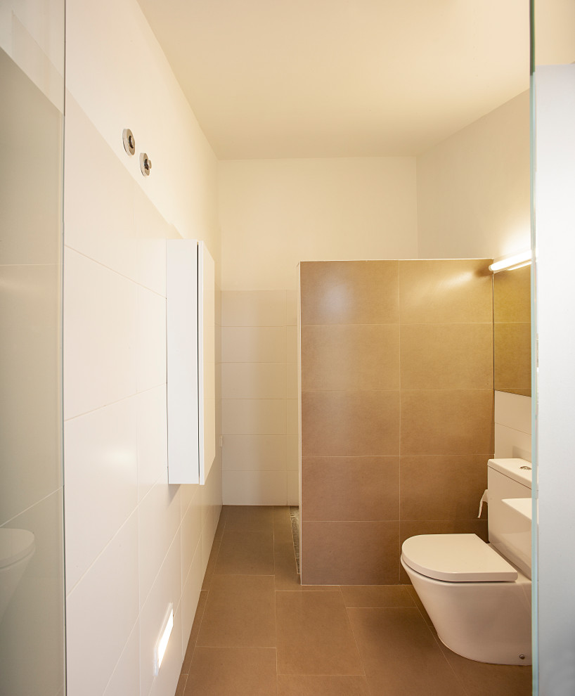 Ispirazione per una stanza da bagno design di medie dimensioni