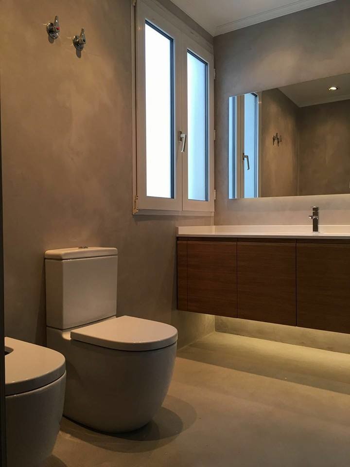 Imagen de cuarto de baño actual con microcemento