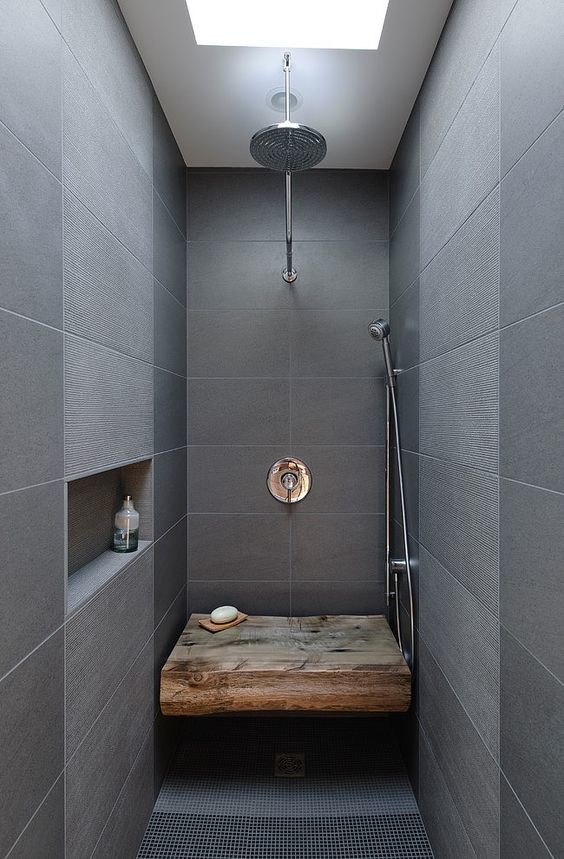 Стильный дизайн: ванная комната среднего размера в современном стиле с открытым душем - последний тренд