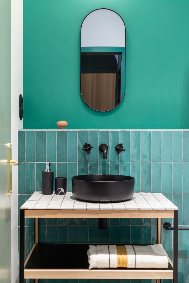 バルセロナにある高級な中くらいな北欧スタイルのおしゃれな浴室の写真