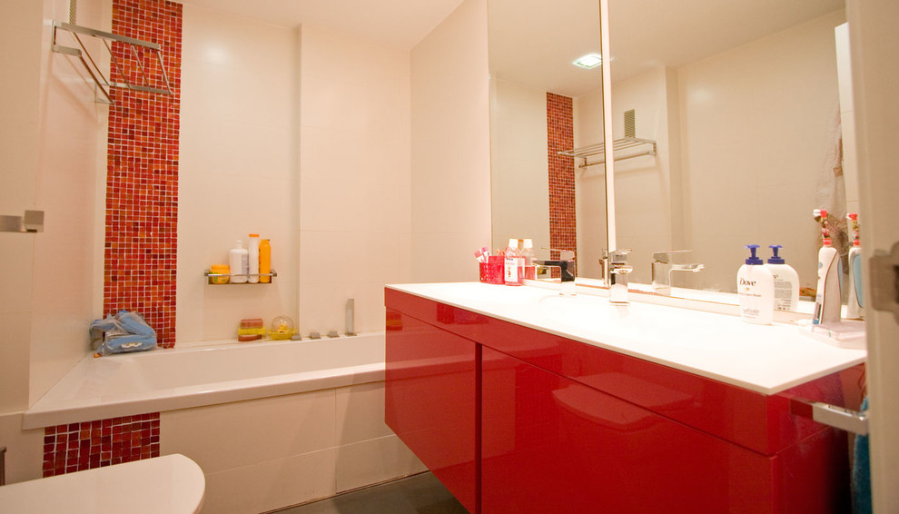 Foto de cuarto de baño bohemio con microcemento