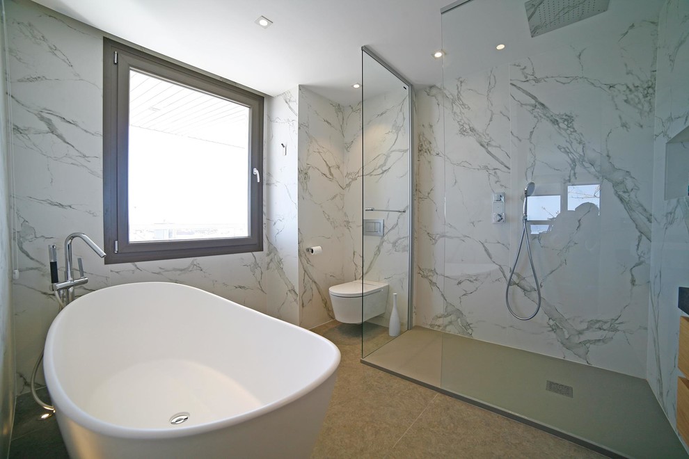 Piso Muelle Uno Contemporary Bathroom Malaga by Tapicería