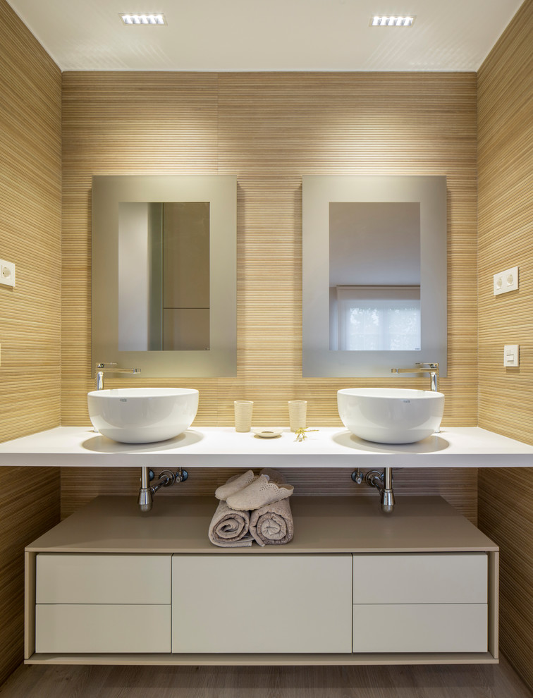 Photo of a contemporary bathroom in Bilbao.