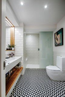 Fotos de baños | Diseños de baños de tamaño medio con urinario - may 2023 |  Houzz ES