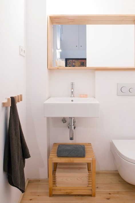 Bathroom - scandinavian bathroom idea in Barcelona