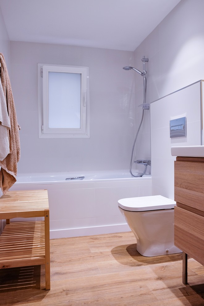 Идея дизайна: ванная комната среднего размера в скандинавском стиле