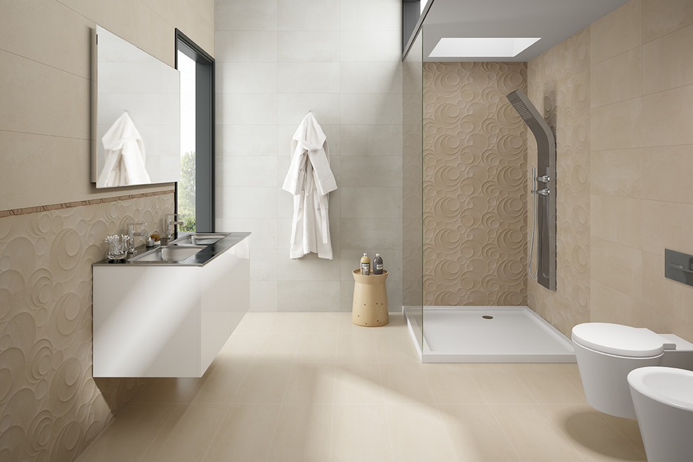 Modern inredning av ett stort badrum med dusch, med släta luckor, vita skåp, en hörndusch, en vägghängd toalettstol och ett integrerad handfat