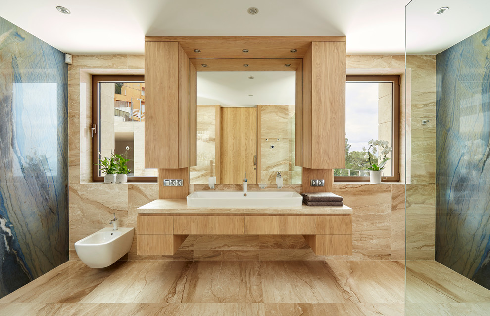 Immagine di una grande stanza da bagno padronale contemporanea con bidè