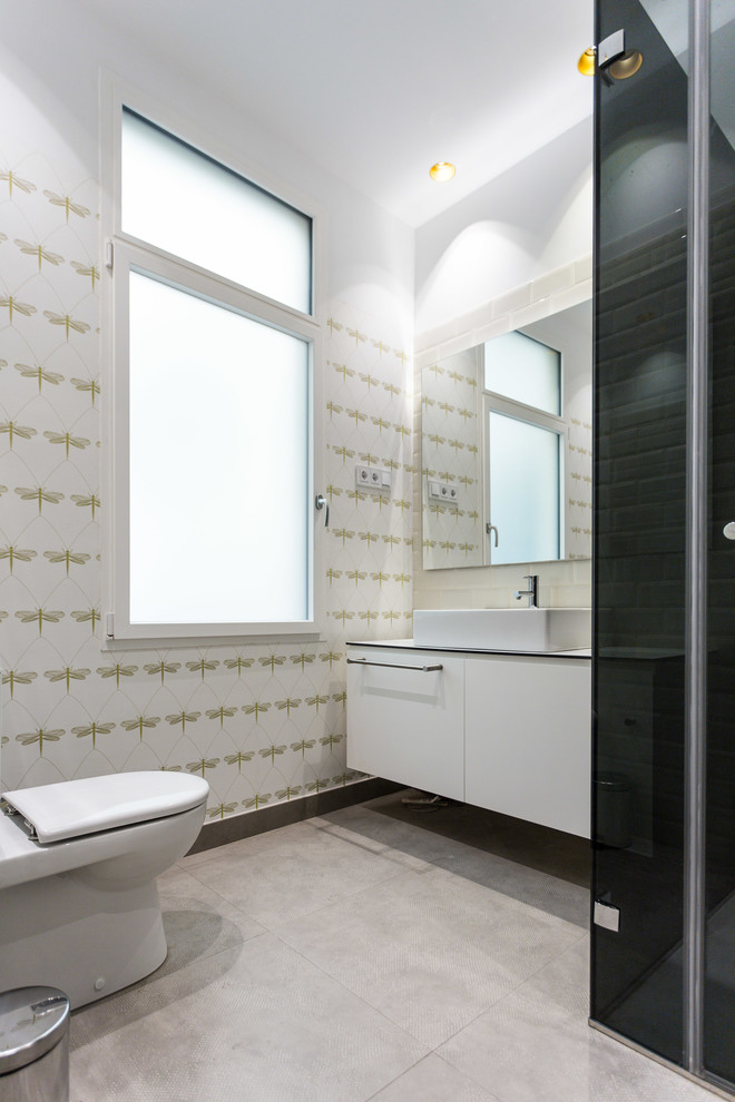 Medium sized world-inspired shower room bathroom in Madrid with flat-panel cabinets, white cabinets, a corner shower, a two-piece toilet, multi-coloured walls, ceramic flooring and a vessel sink.