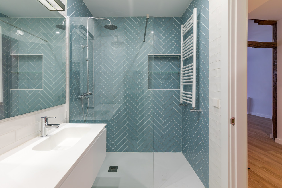 Example of a small master white tile and subway tile ceramic tile, gray floor and single-sink bathroom design in Madrid with white cabinets, a wall-mount toilet, white walls, an integrated sink, white countertops and a floating vanity