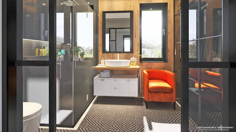 Idéer för mellanstora funkis en-suite badrum, med släta luckor, vita skåp, en kantlös dusch, ett urinoar, svart kakel, mosaik, vita väggar, mellanmörkt trägolv, ett fristående handfat, träbänkskiva, svart golv och dusch med gångjärnsdörr