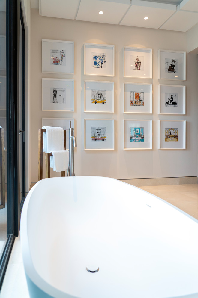 マラガにある地中海スタイルのおしゃれな浴室の写真