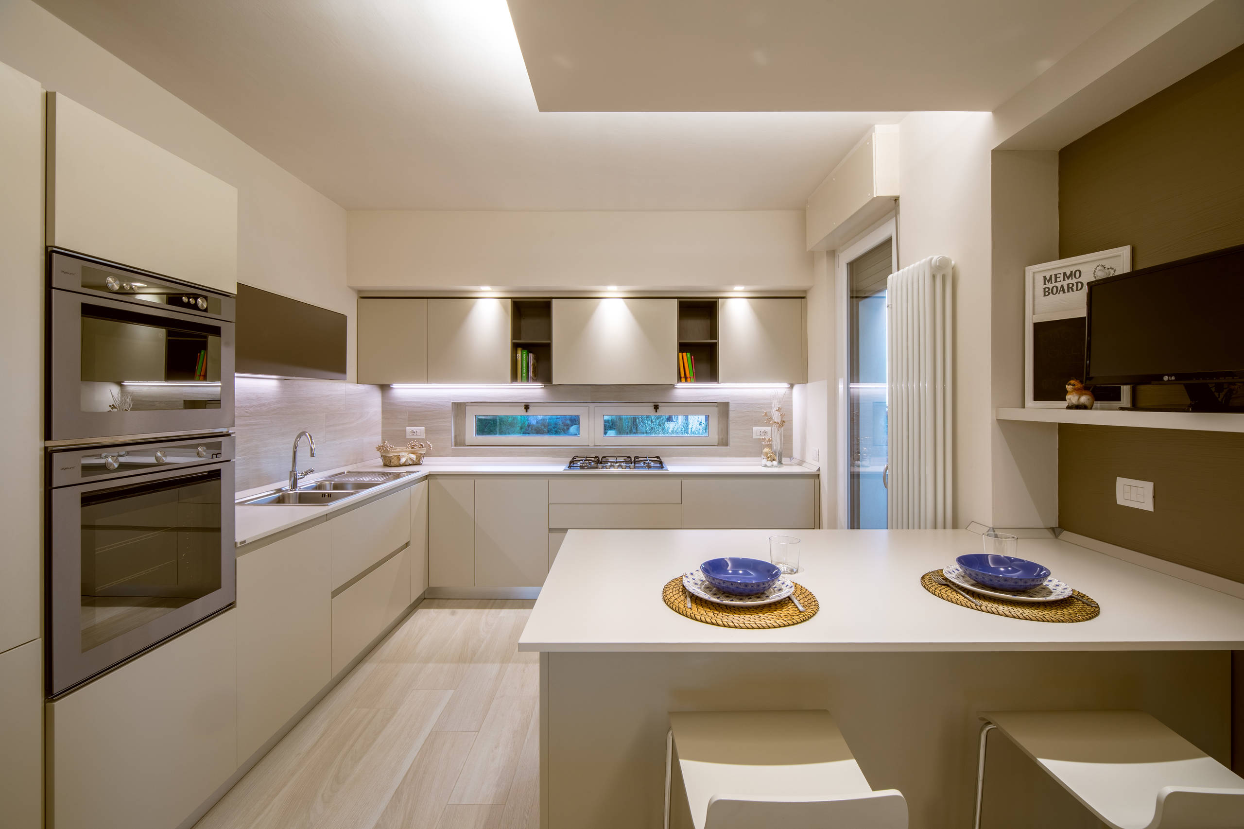 75 Most Popular 75 Beautiful Modern Kitchen with Beige Cabinets Ideas and  Designs Design Ideas for December 2022 | Houzz IE