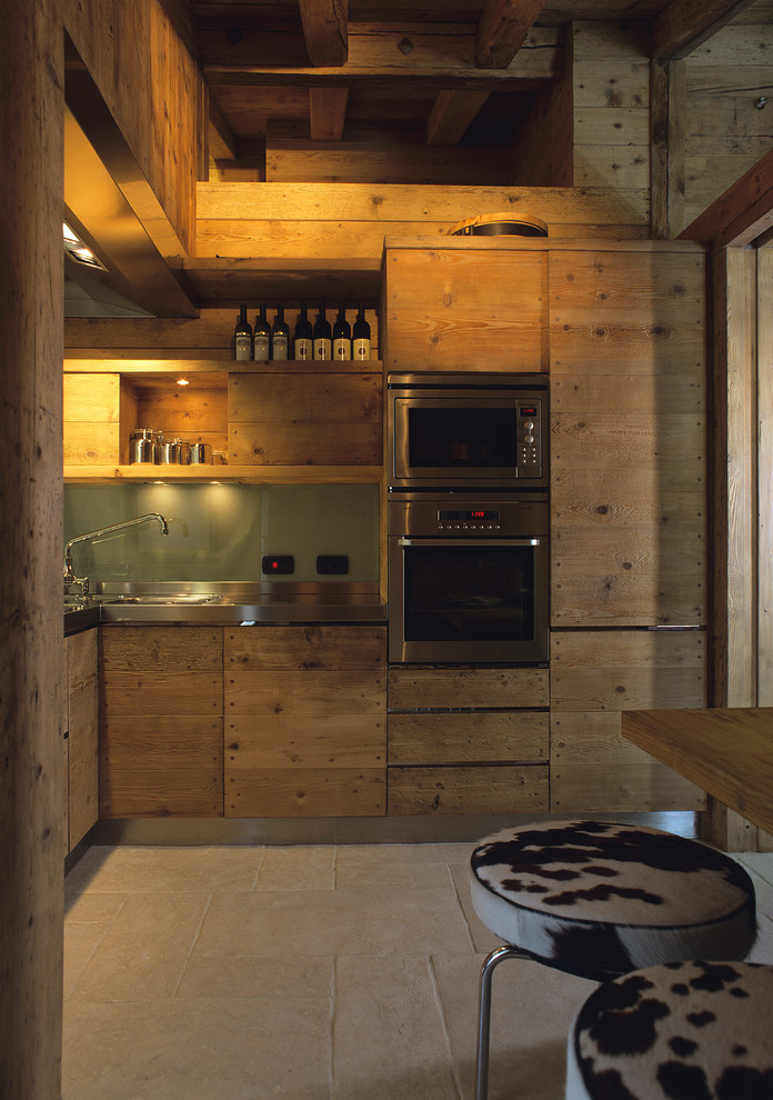 Inspiration for a rustic kitchen in Venice.