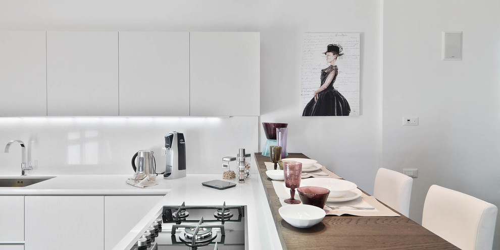 Trendy kitchen photo in Milan