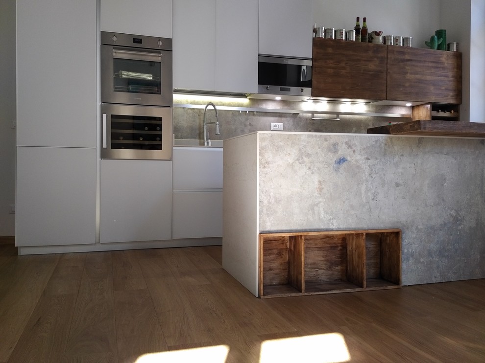 Kitchen - contemporary kitchen idea in Turin