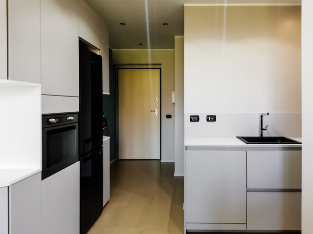 Appartamento con cucina passante - foto realizzazione - Modern ...
