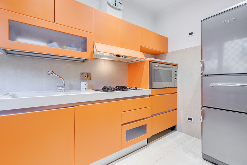 Example of a minimalist kitchen design in Rome