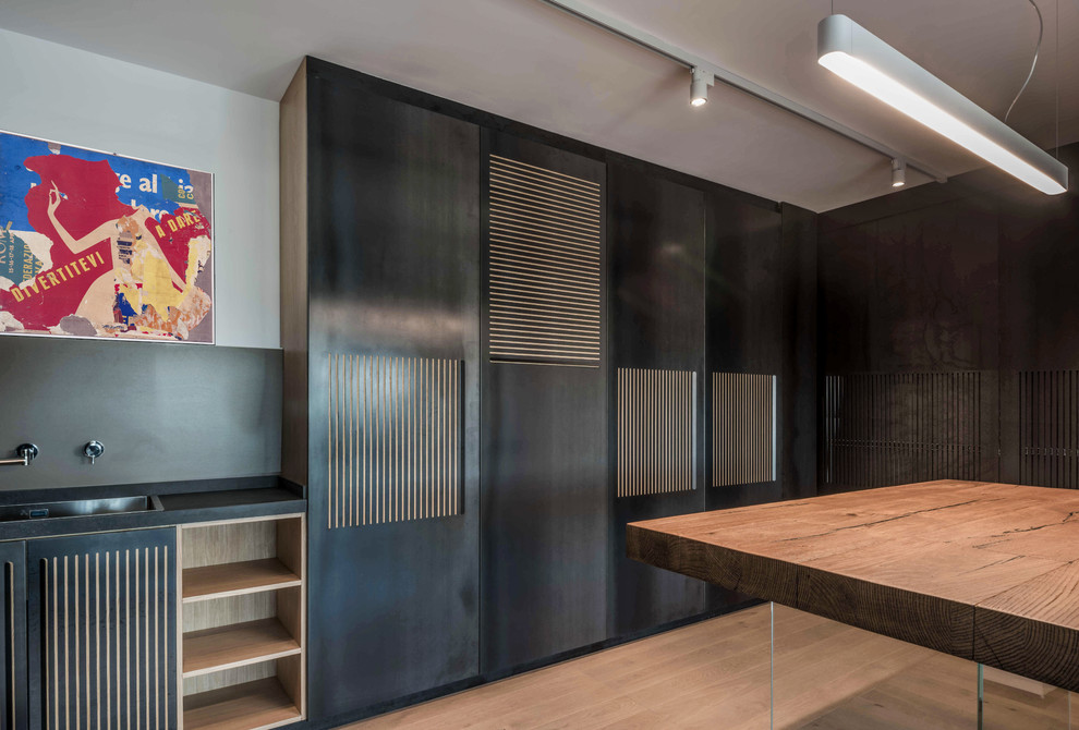 This is an example of an expansive contemporary kitchen in Rome.