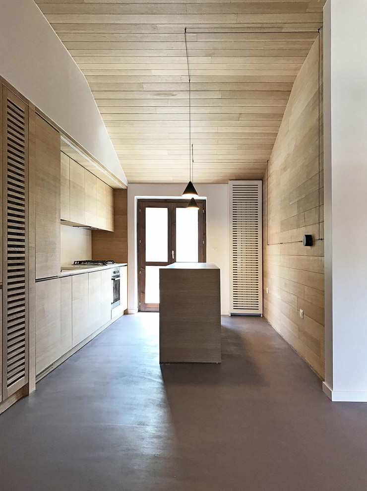 Diseño de cocina lineal actual con armarios con paneles lisos, puertas de armario de madera oscura, suelo de cemento, una isla y fregadero integrado
