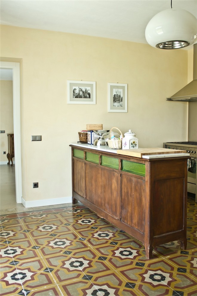 This is an example of a rural kitchen in Milan.