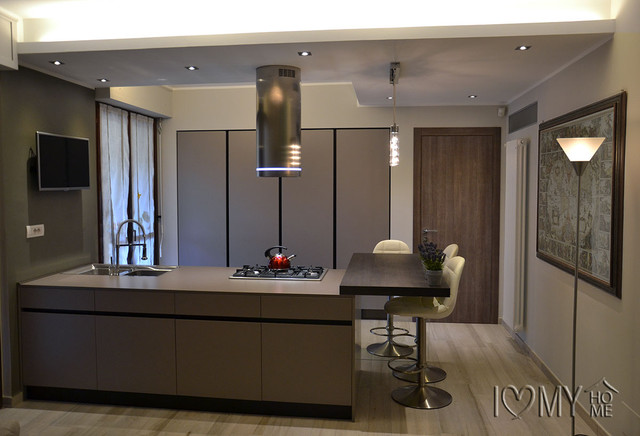 Cucina a penisola, controsoffitto - Modern - Kitchen - Turin - by Format  Home | Houzz IE